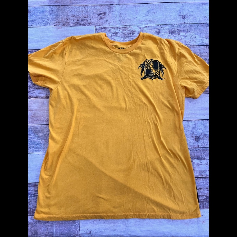 Harry Potter yellow black‎ Hufflepuff t-shirt with cape size XL